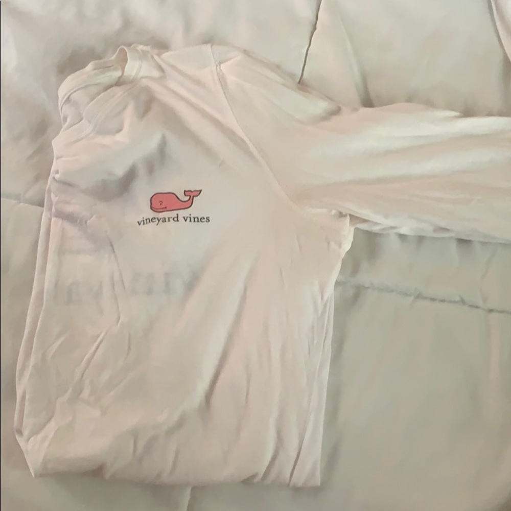 White vineyard vines shirt